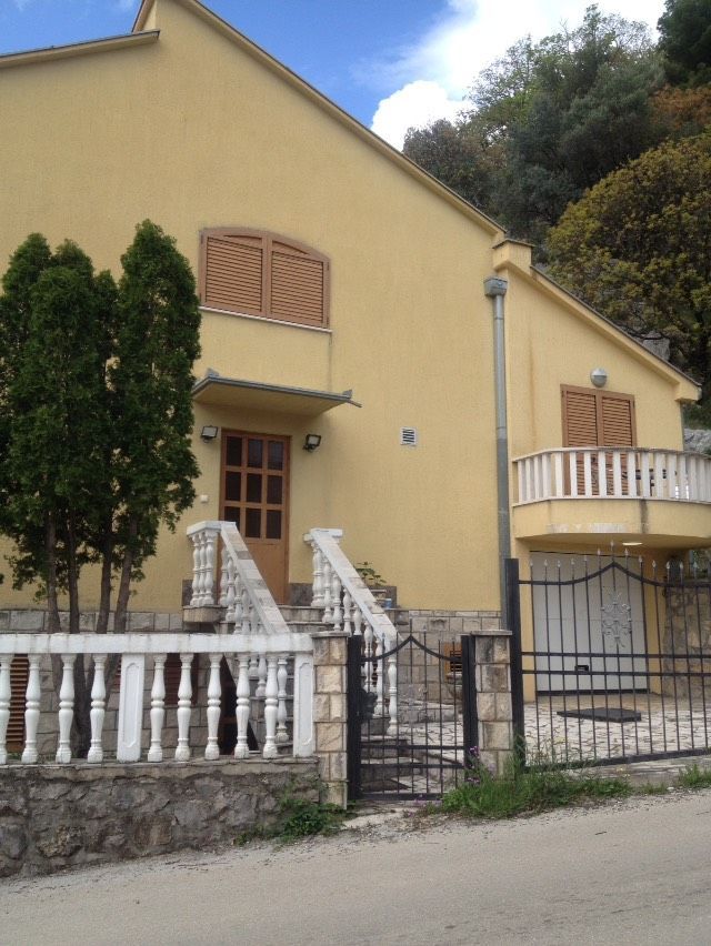 Casa en Budva, Montenegro, 242 m² - imagen 2