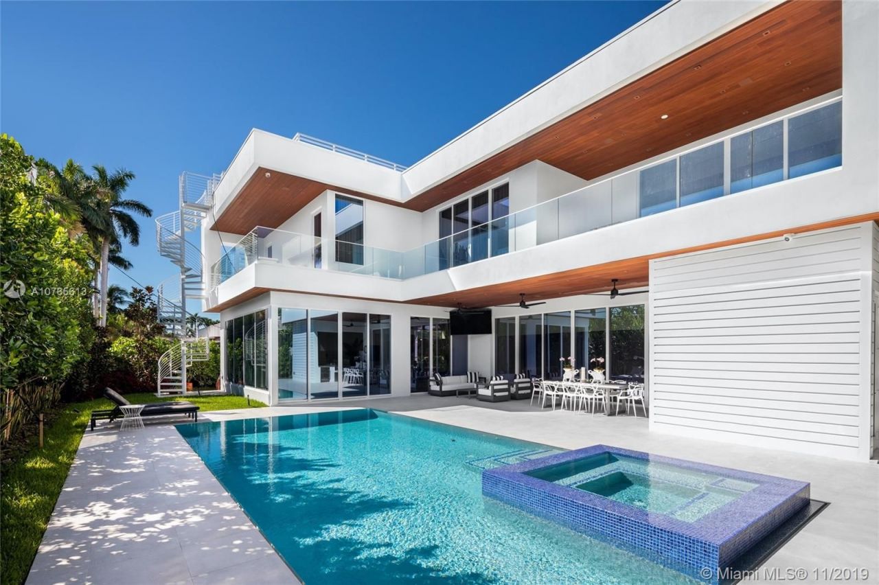 Villa in Miami, USA, 700 m² - Foto 1