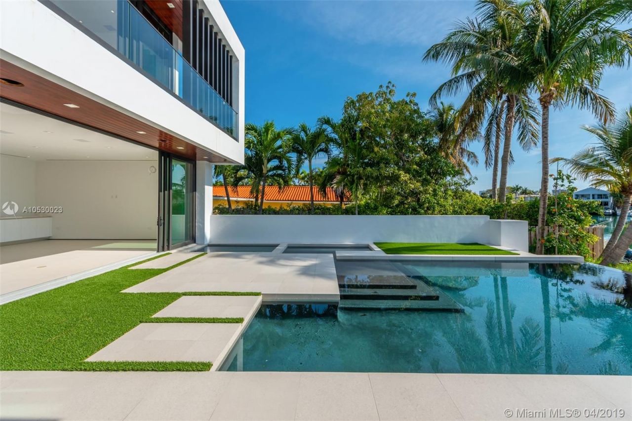 Villa in Miami, USA, 550 m² - picture 1