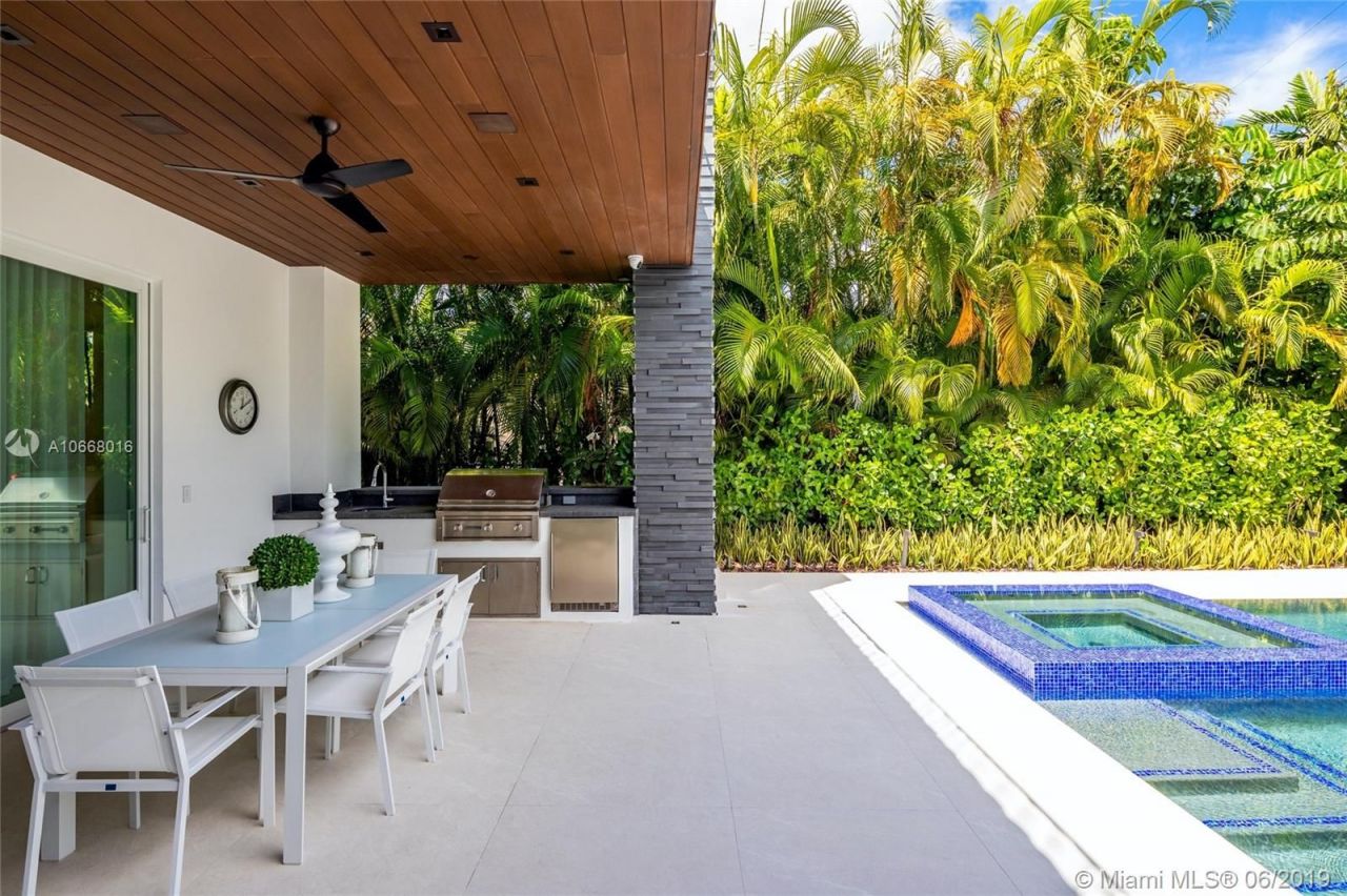 Villa en Miami, Estados Unidos, 600 m² - imagen 3