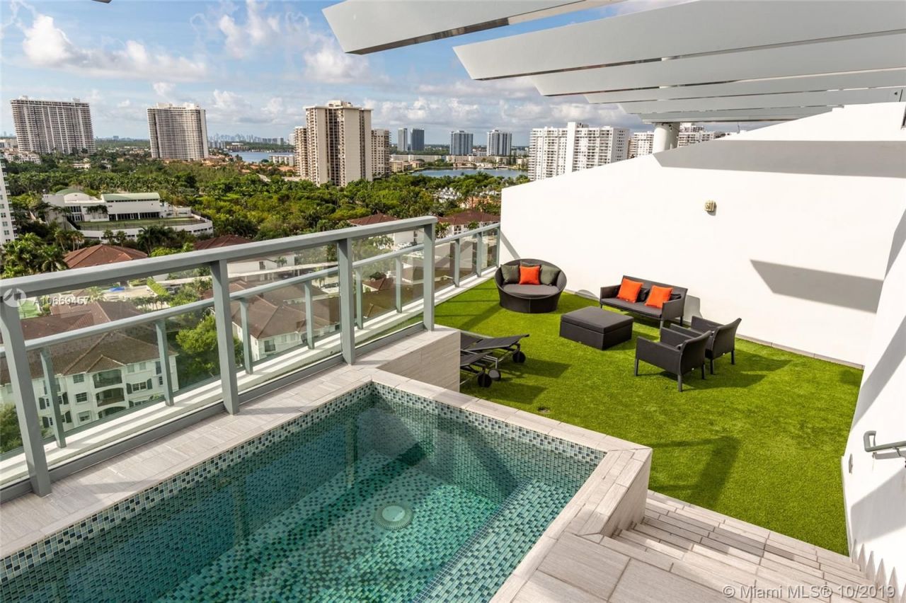 Penthouse in Miami, USA, 220 m² - picture 1