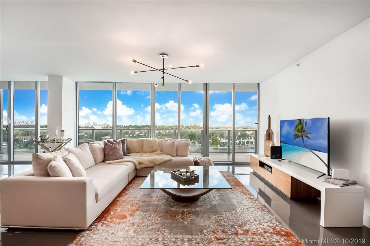 Penthouse in Miami, USA, 210 m² - picture 1