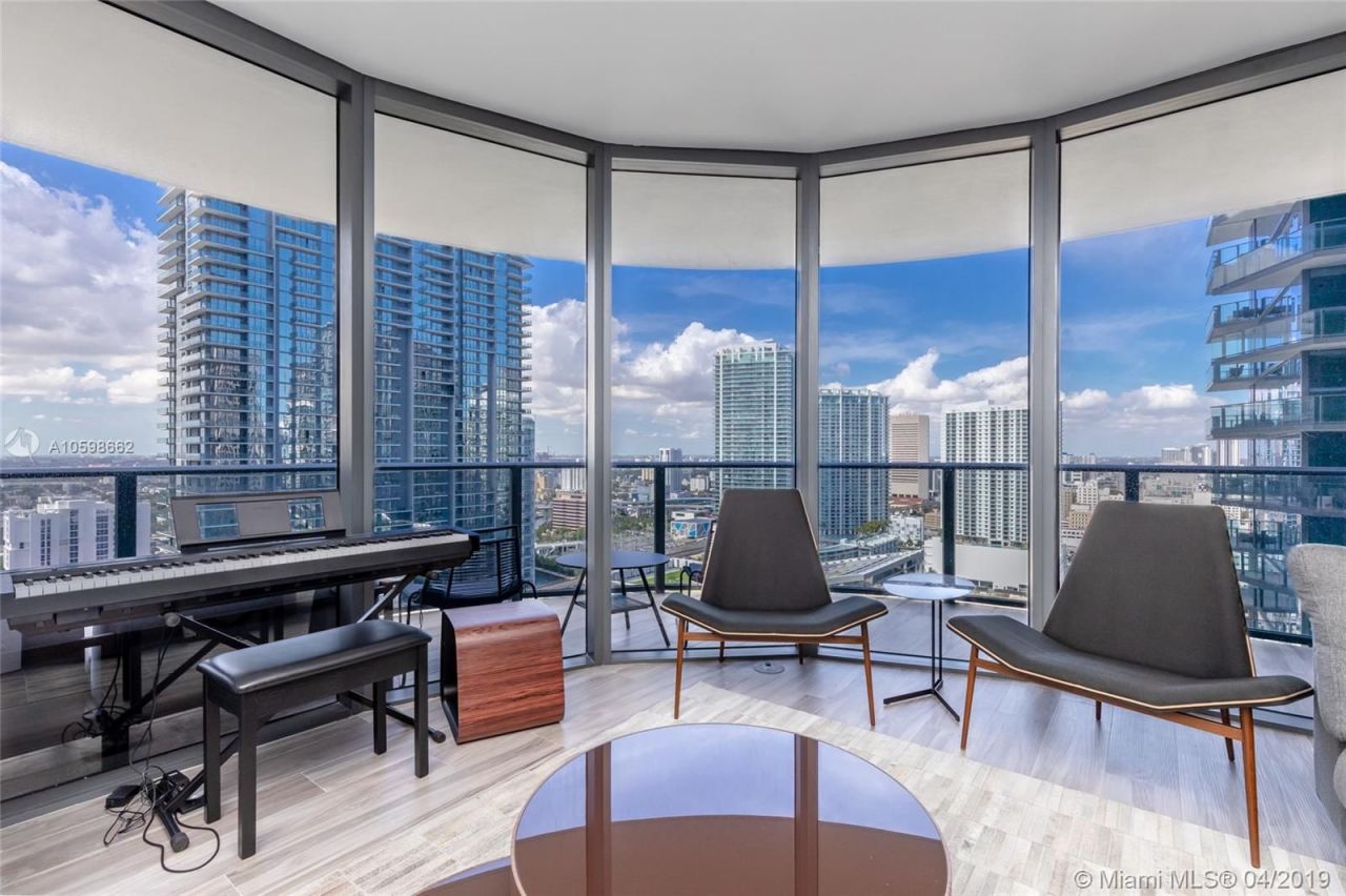 Flat in Miami, USA, 140 m² - picture 1