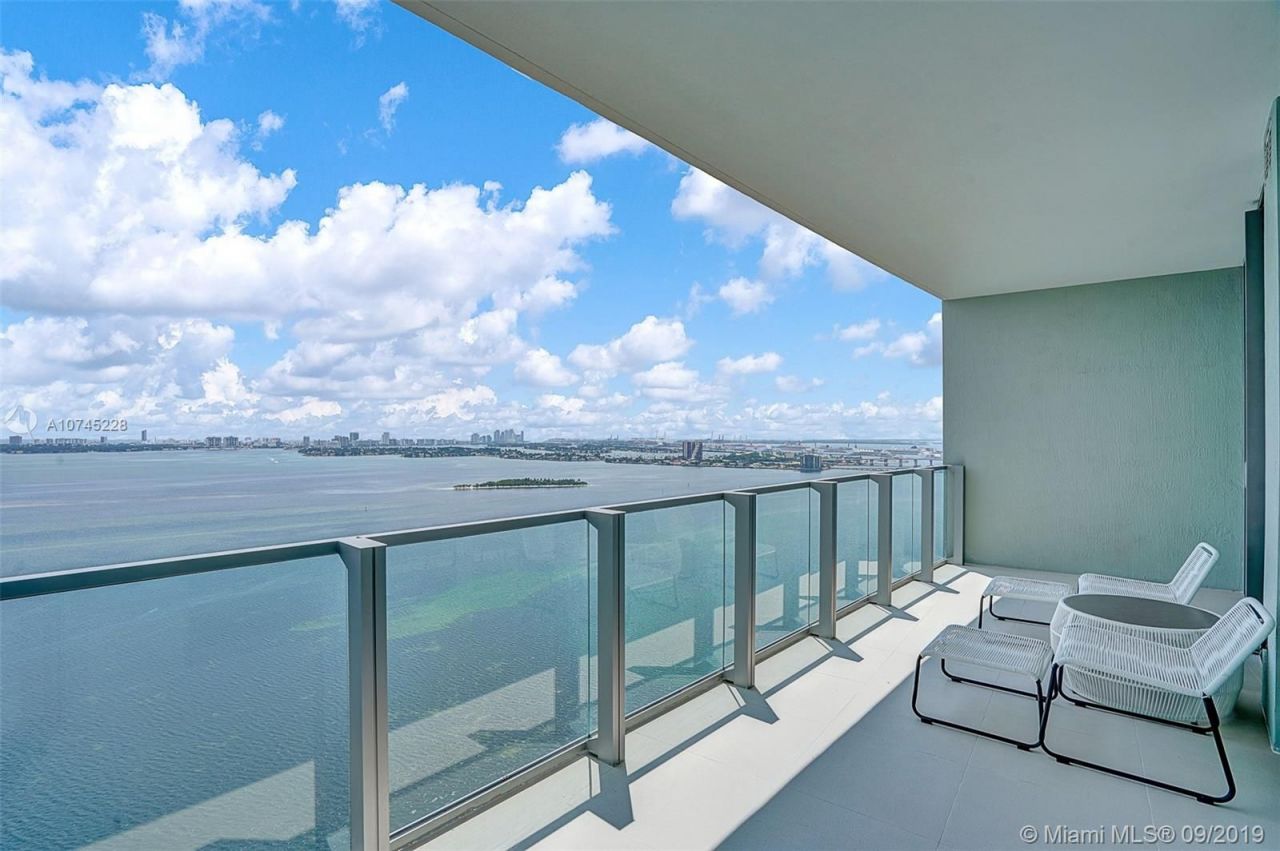 Flat in Miami, USA, 110 m² - picture 1