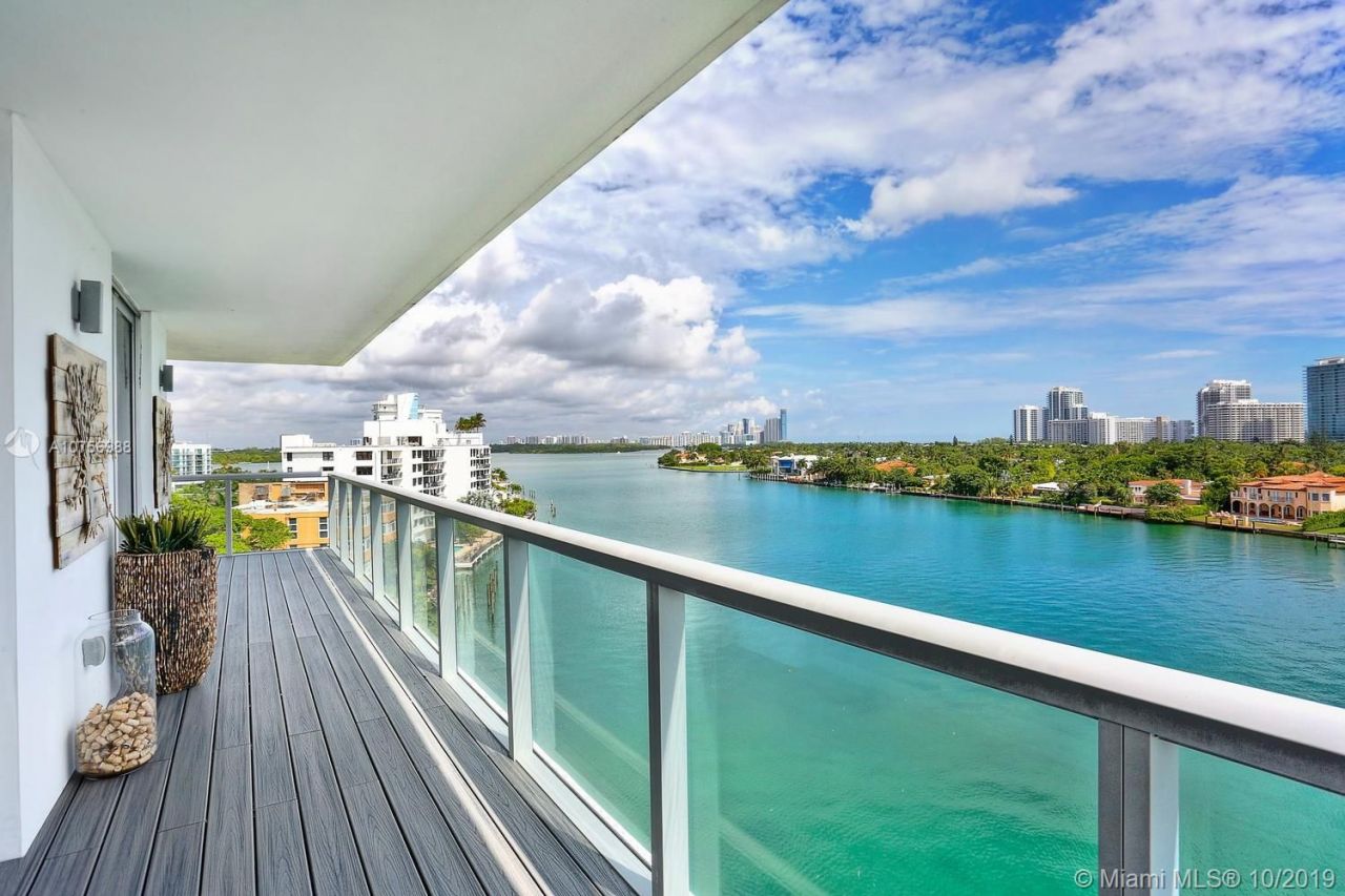 Flat in Miami, USA, 110 m² - picture 1