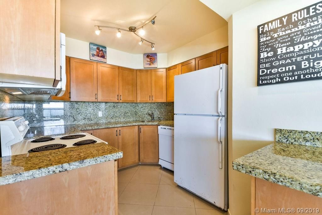 Piso en Miami, Estados Unidos, 80 m² - imagen 12