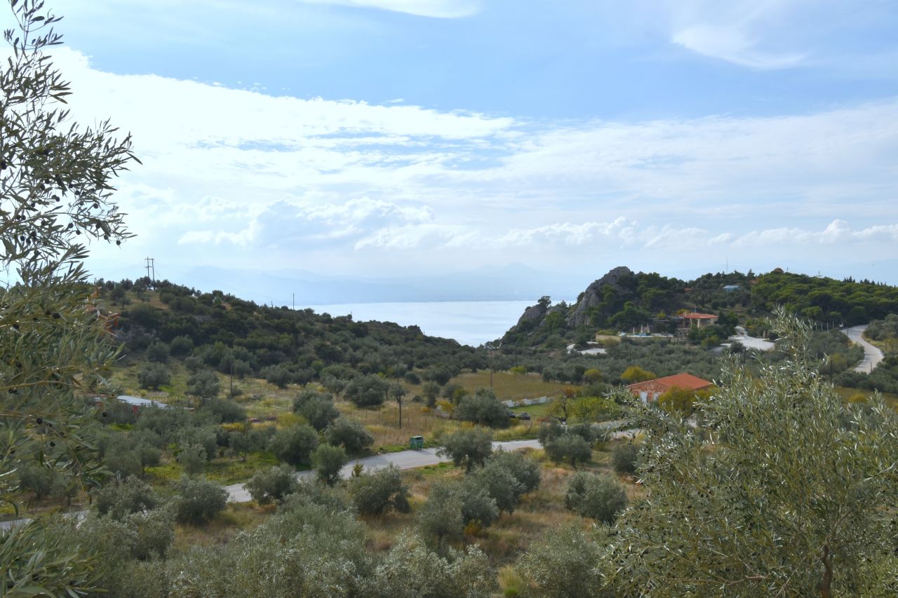 Grundstück in Loutraki, Griechenland, 6 000 m² - Foto 1