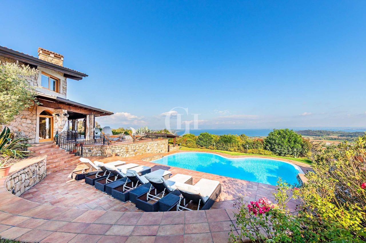 Villa in Gardasee, Italien, 600 m² - Foto 1