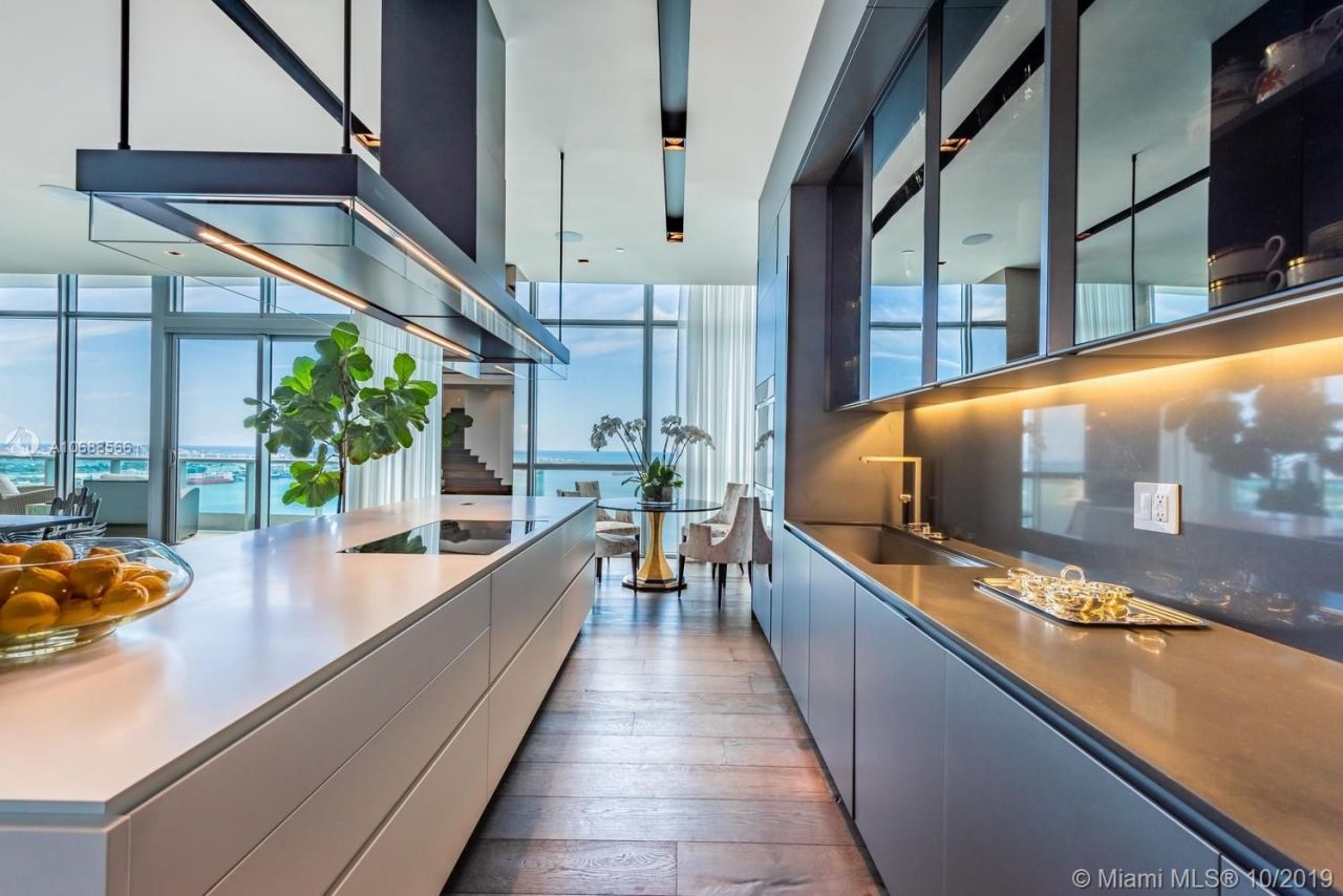 Penthouse in Miami, USA, 400 m² - picture 4