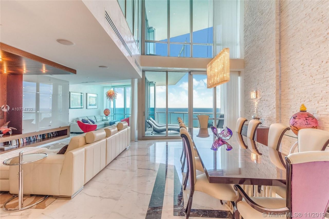 Penthouse in Miami, USA, 400 m² - picture 1