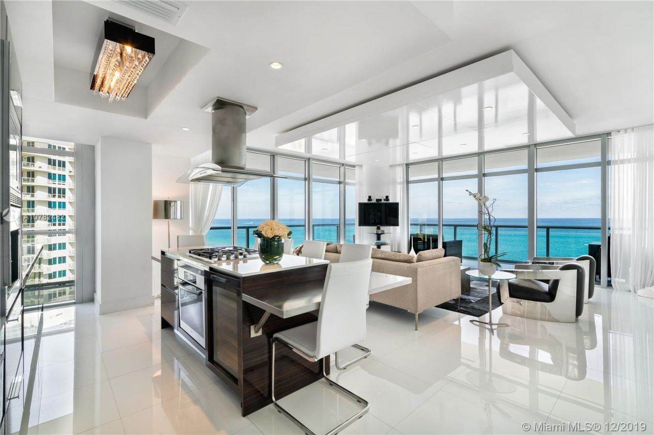 Flat in Miami, USA, 170 m² - picture 1