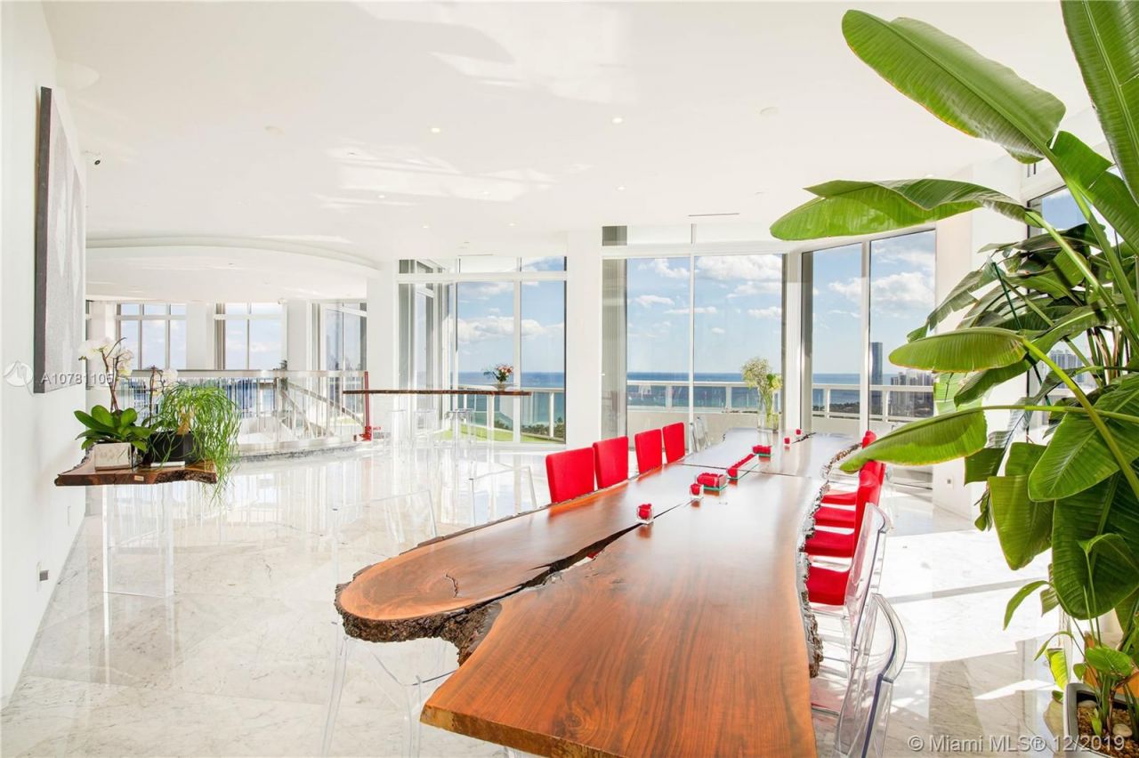 Penthouse in Miami, USA, 700 m² - picture 1