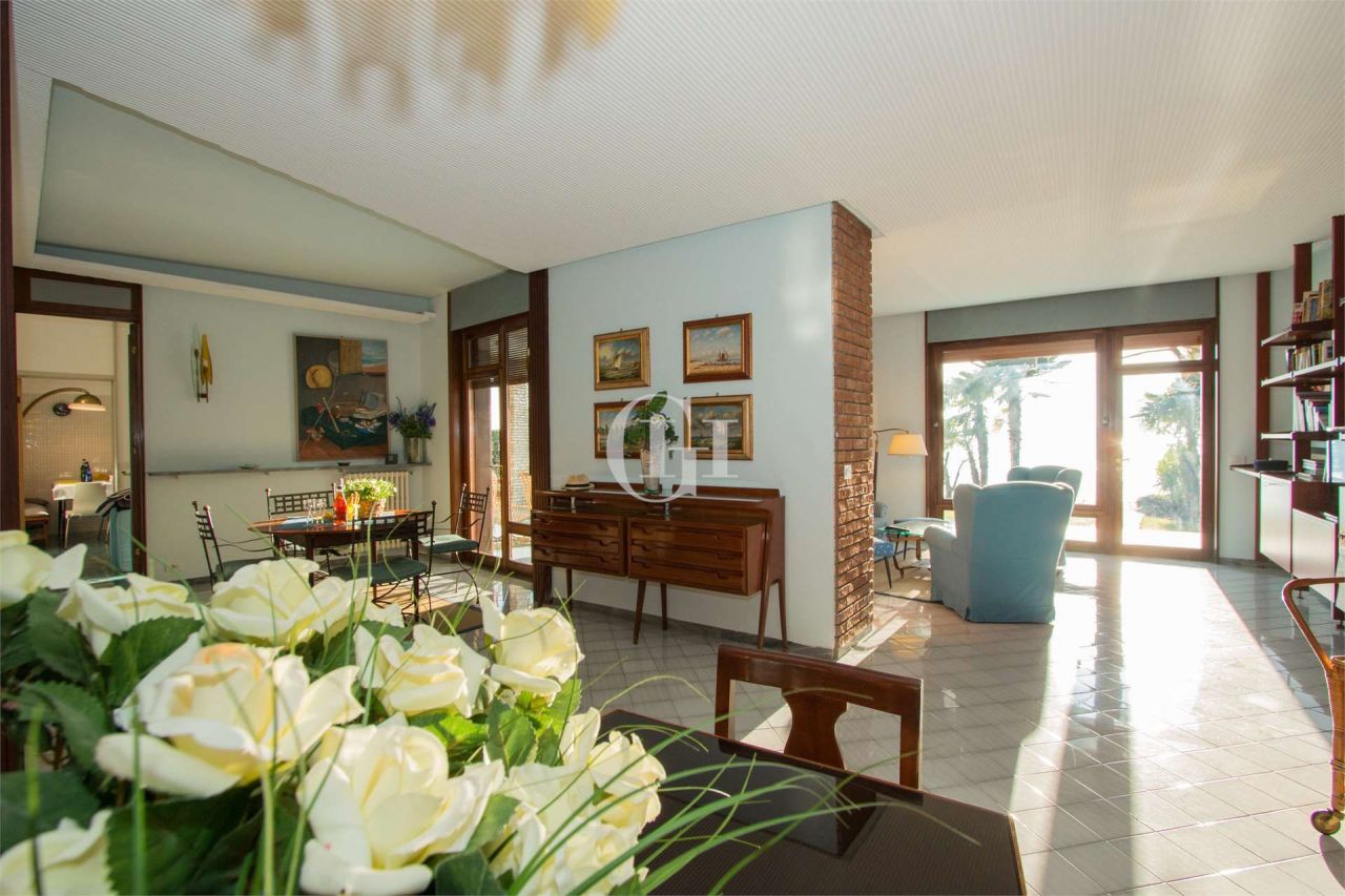 Villa on Lake Garda, Italy, 450 m² - picture 11