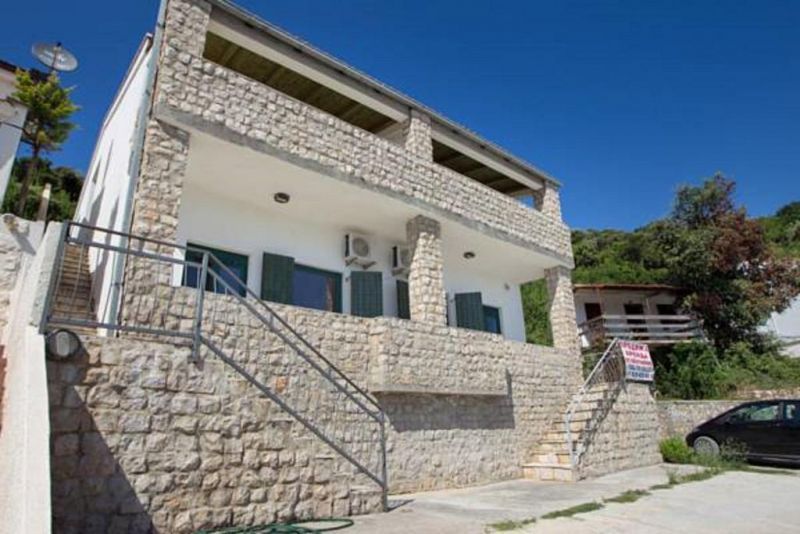 Haus in Utjeha, Montenegro, 325 m² - Foto 1