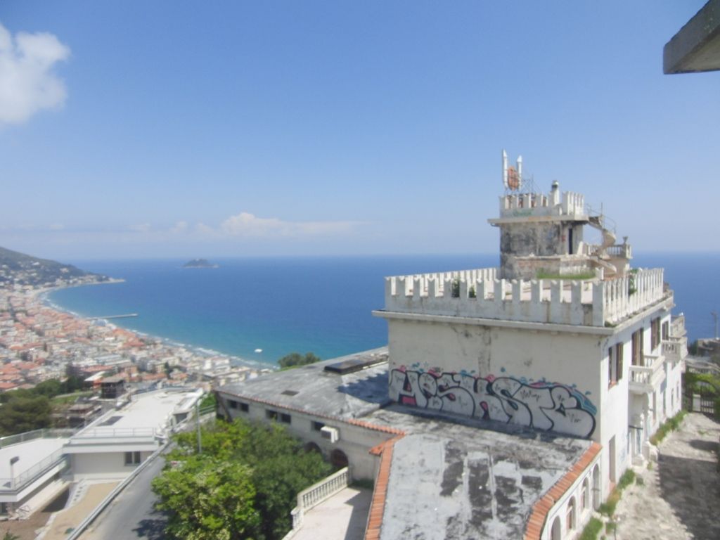 Castillo en Alassio, Italia, 2 200 m² - imagen 2