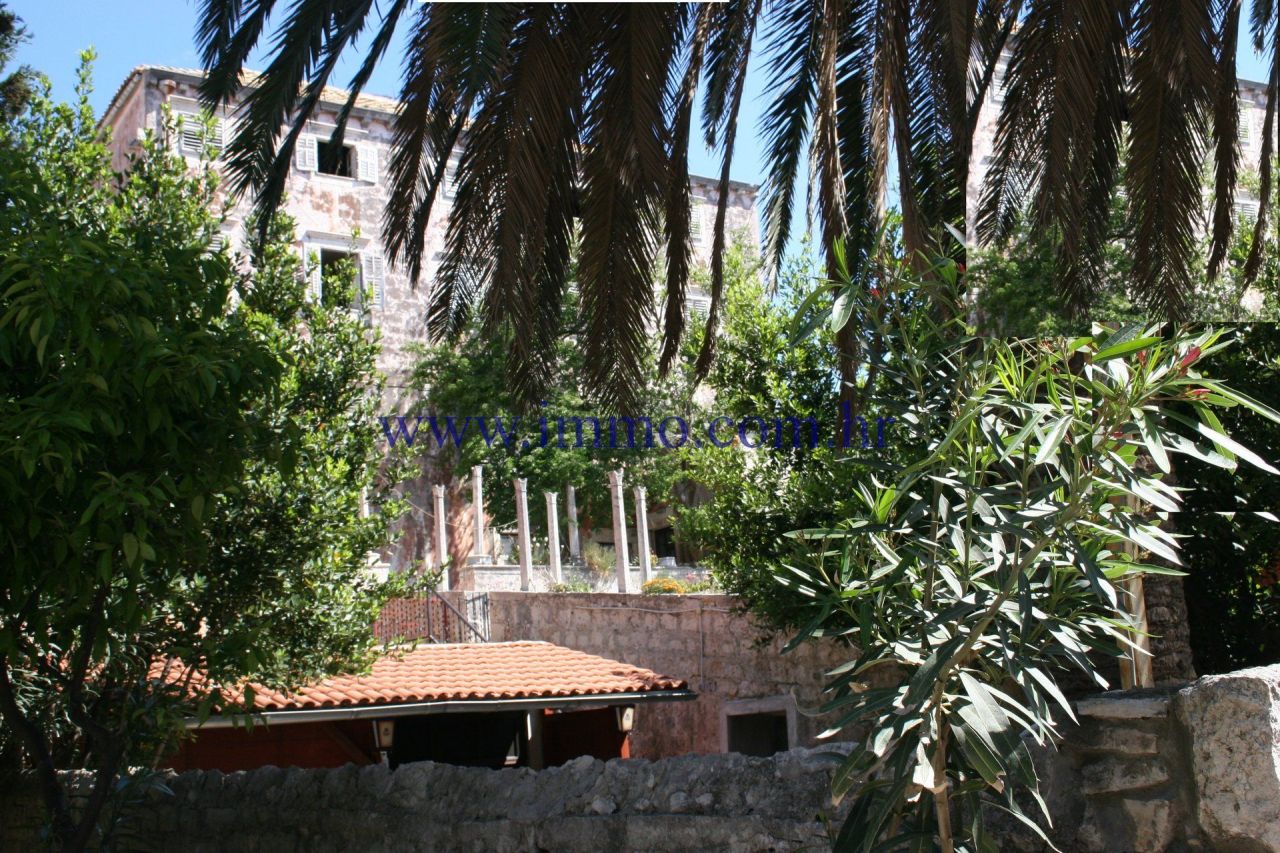 Maison à Orebić, Croatie, 1 000 m² - image 2