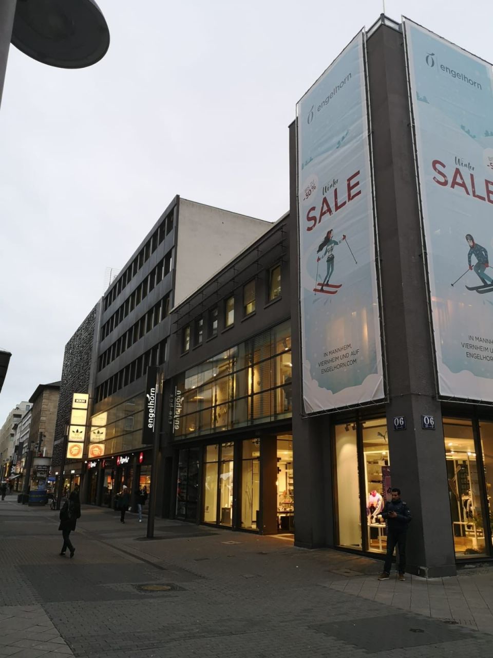 Propiedad comercial en Mannheim, Alemania, 2 500 m² - imagen 1