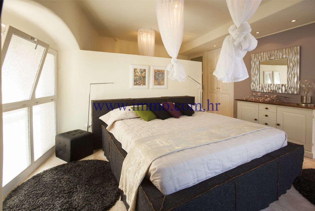 Villa on Hvar, Croatia, 600 m² - picture 12