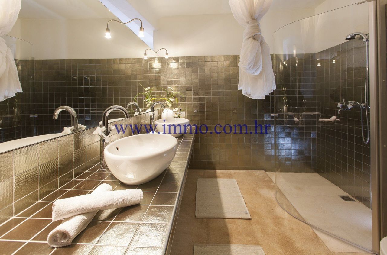 Villa on Hvar, Croatia, 600 m² - picture 13