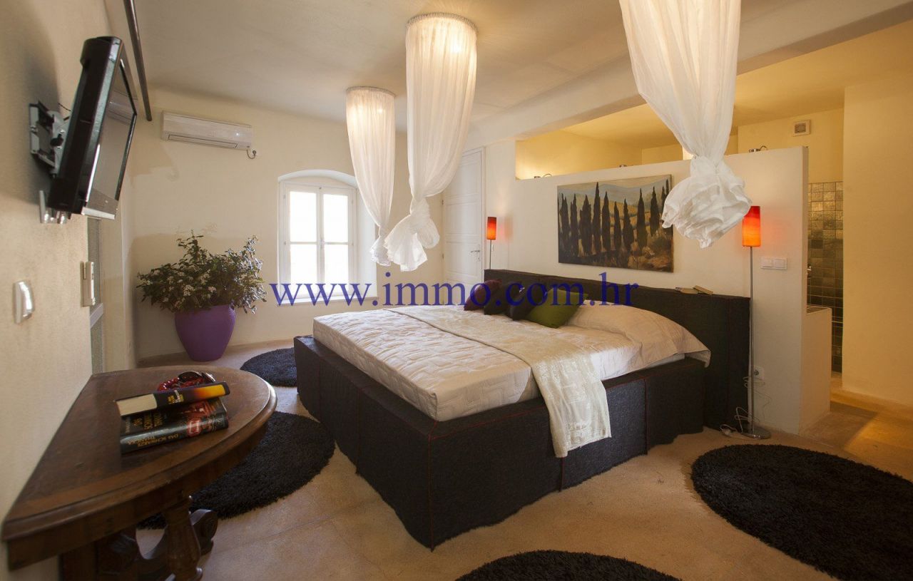 Villa on Hvar, Croatia, 600 m² - picture 16