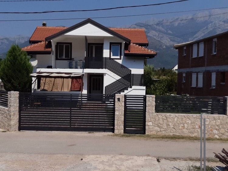 House in Bar, Montenegro, 190 m² - picture 1