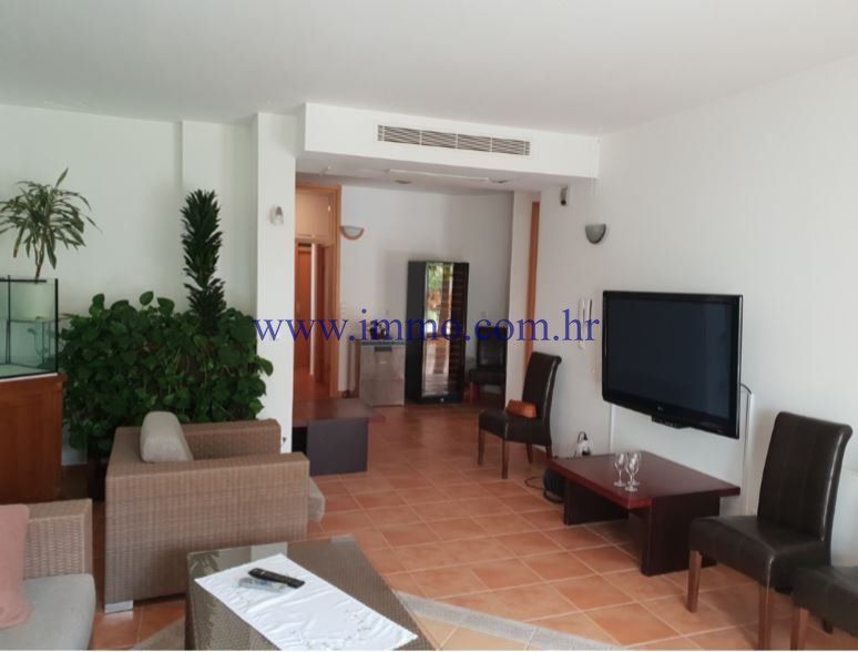 Villa en Omis, Croacia, 817.52 m² - imagen 4