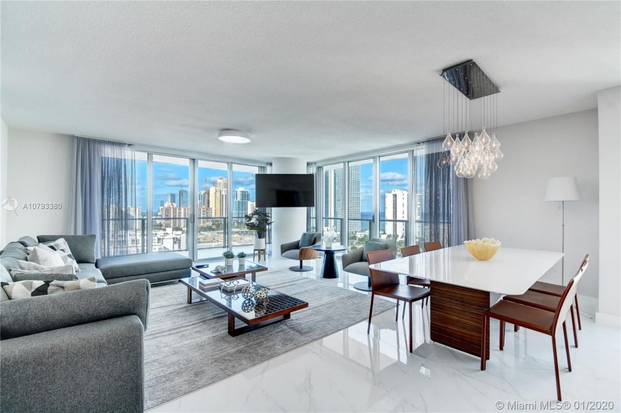 Flat in Miami, USA, 230 m² - picture 1