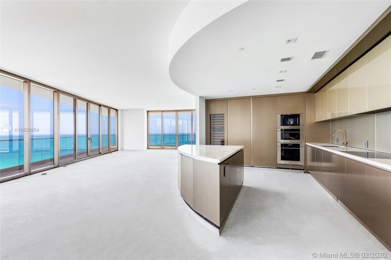 Flat in Miami, USA, 330 m² - picture 1