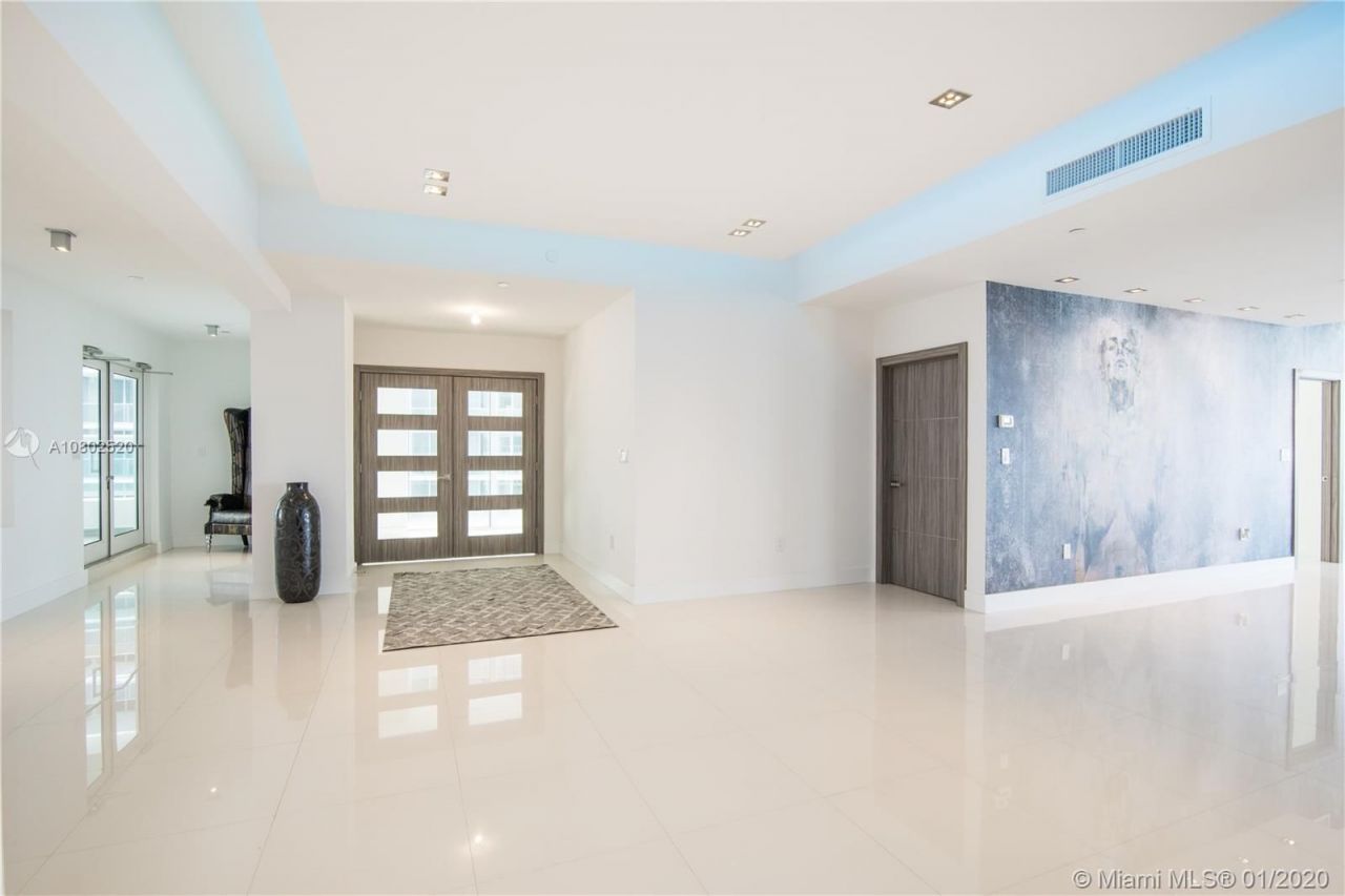 Penthouse in Miami, USA, 380 m² - picture 9