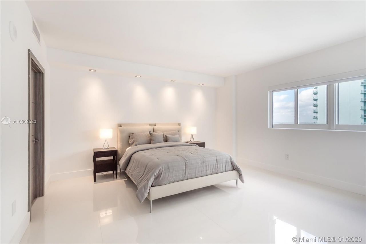 Penthouse in Miami, USA, 380 m² - picture 12