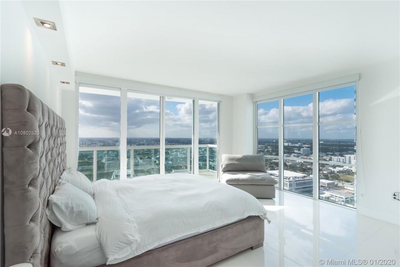 Penthouse in Miami, USA, 380 m² - picture 7