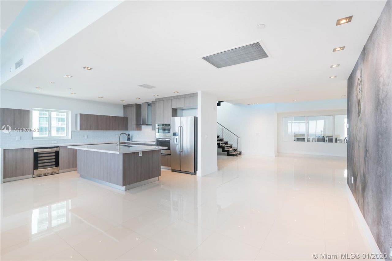 Penthouse in Miami, USA, 380 m² - picture 16