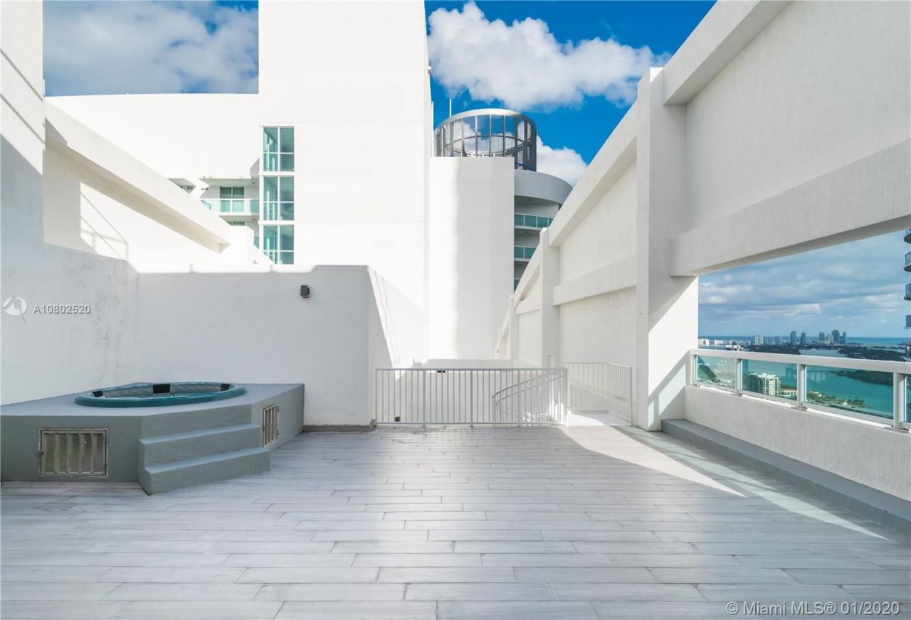 Penthouse in Miami, USA, 380 m² - picture 17