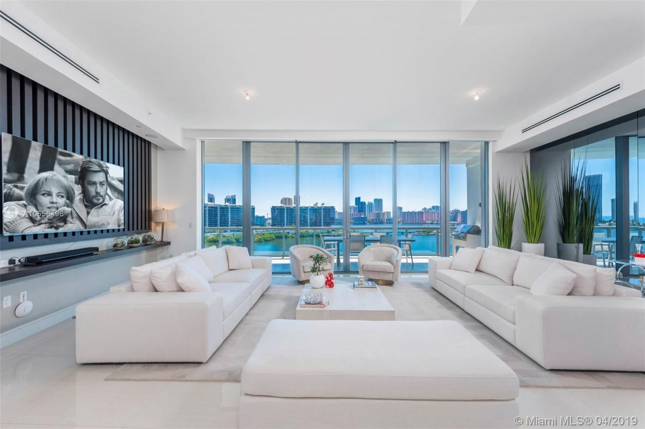 Penthouse in Miami, USA, 270 m² - picture 1