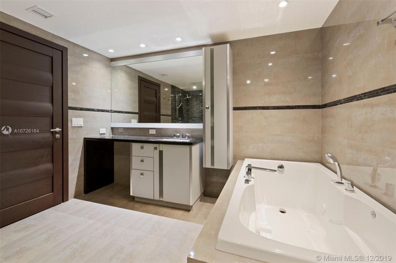 Flat in Miami, USA, 185 m² - picture 9