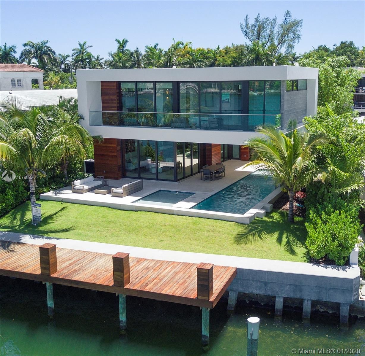 Villa à Miami, États-Unis, 380 m² - image 1