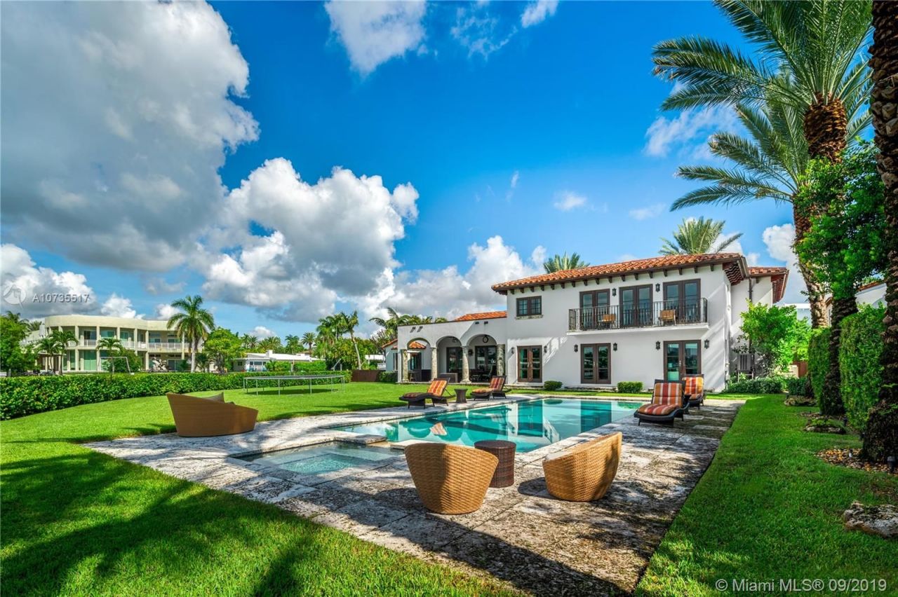 Villa in Miami, USA, 650 m² - Foto 1