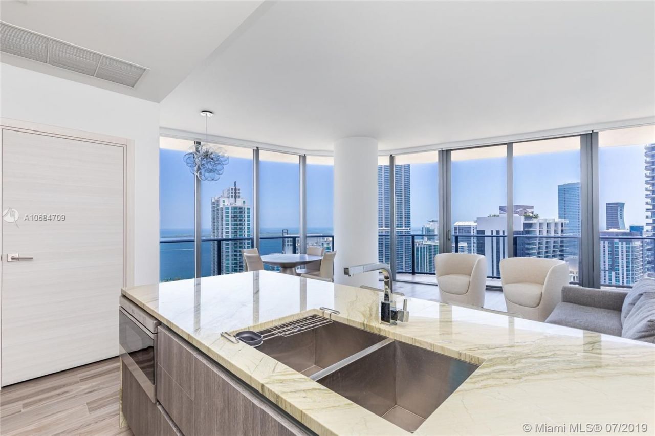 Flat in Miami, USA, 140 m² - picture 1