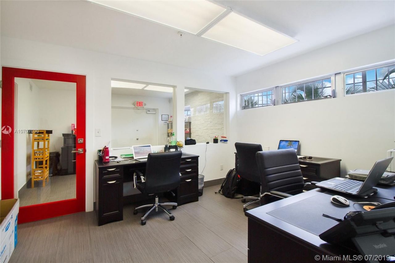 Commercial property in Miami, USA, 4 000 m² - picture 14