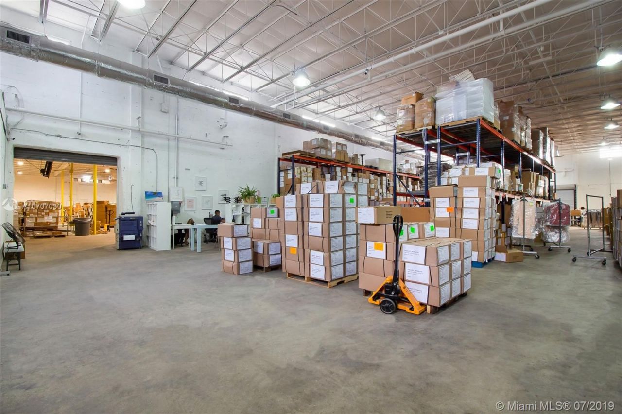 Commercial property in Miami, USA, 4 000 m² - picture 6