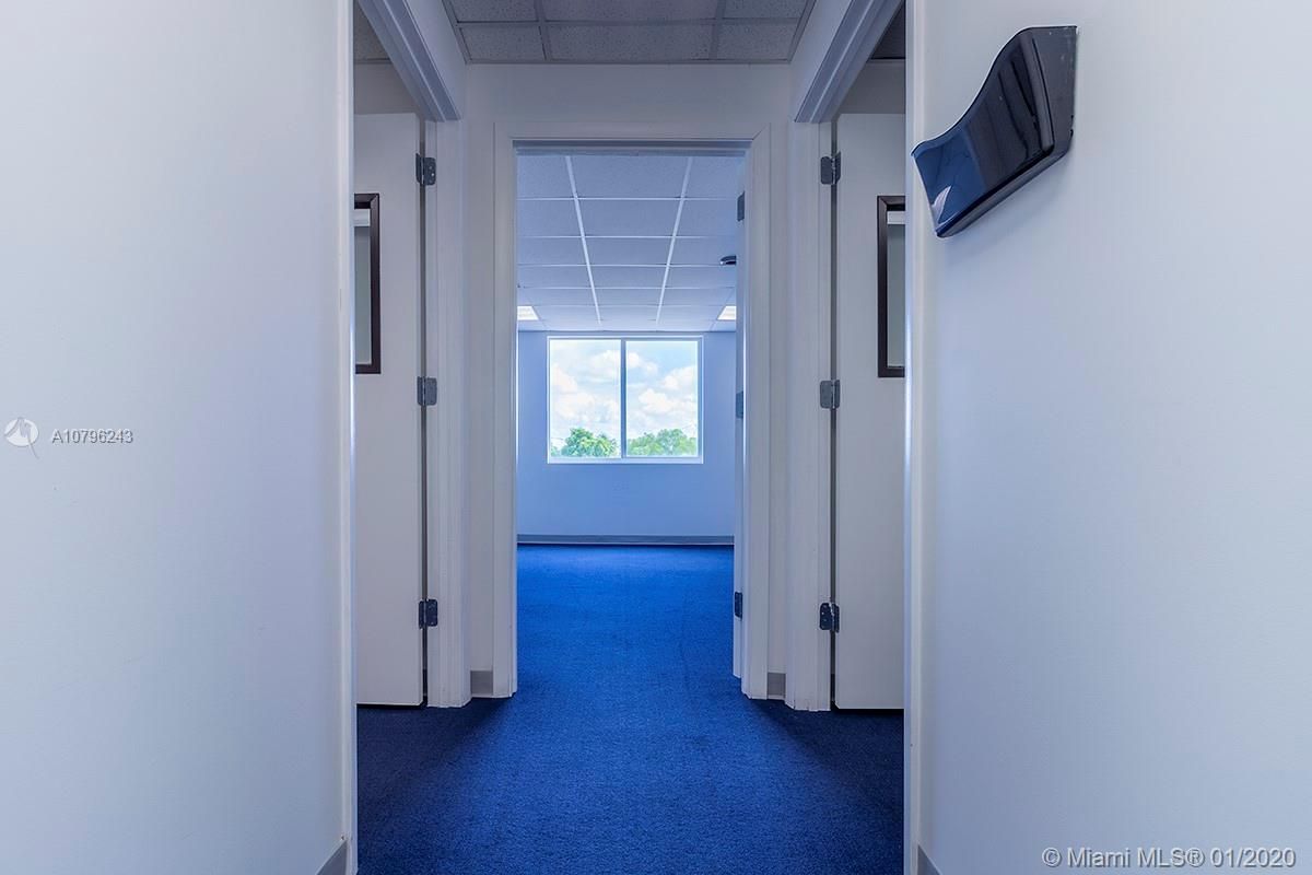 Office in Miami, USA, 1 900 m² - picture 11