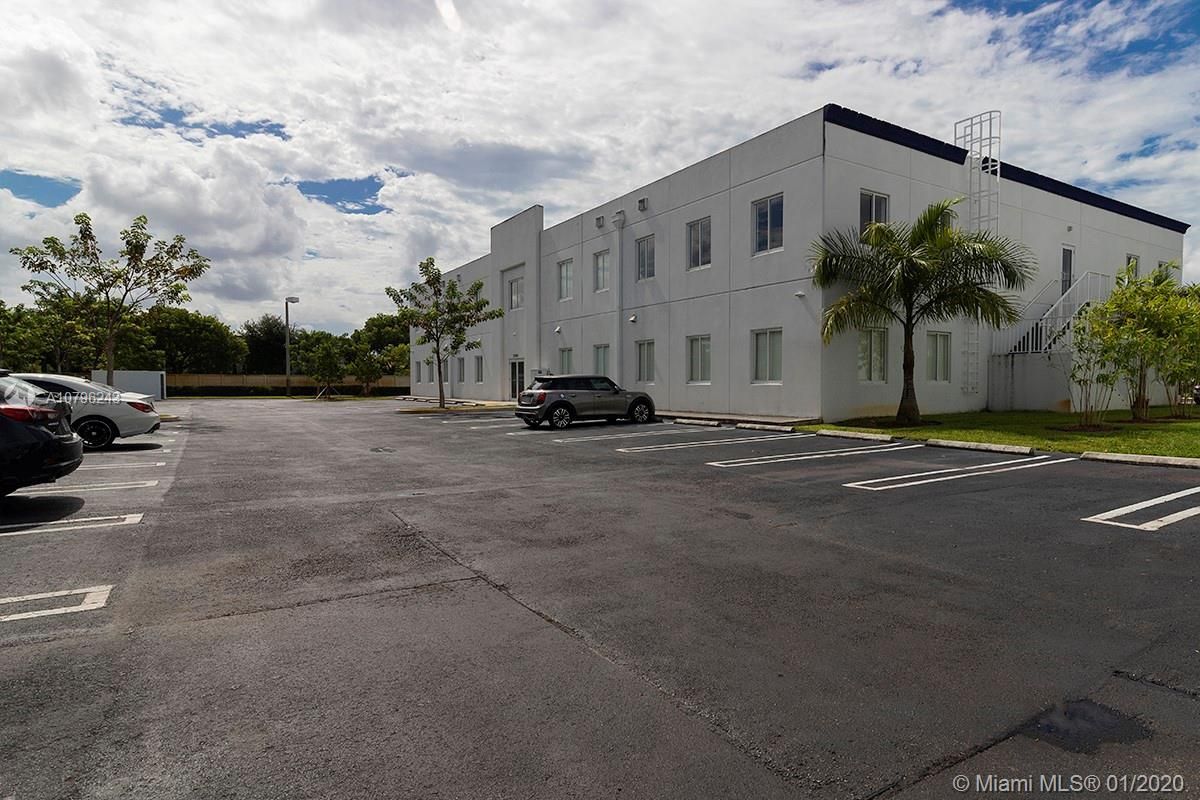 Office in Miami, USA, 1 900 m² - picture 3