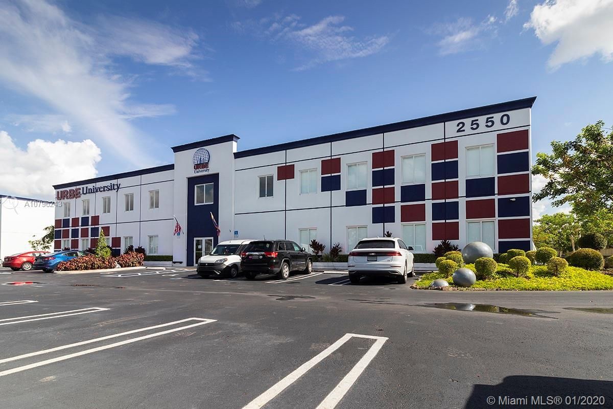 Office in Miami, USA, 1 900 m² - picture 2