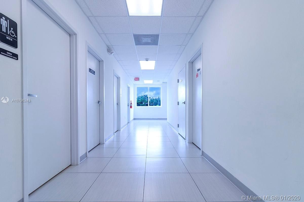 Office in Miami, USA, 1 900 m² - picture 8