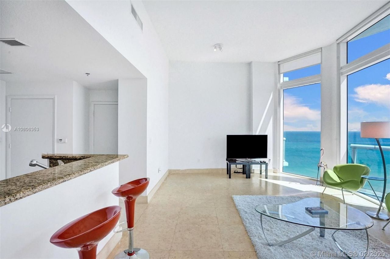 Flat in Miami, USA, 80 m² - picture 2
