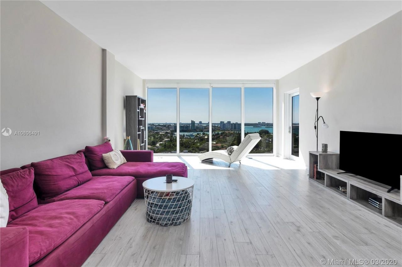 Flat in Miami, USA, 80 m² - picture 1