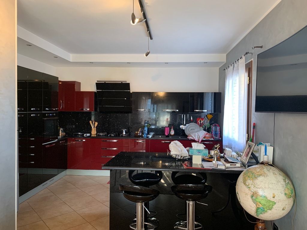 Maison à Vallecrosia, Italie, 200 m² - image 7