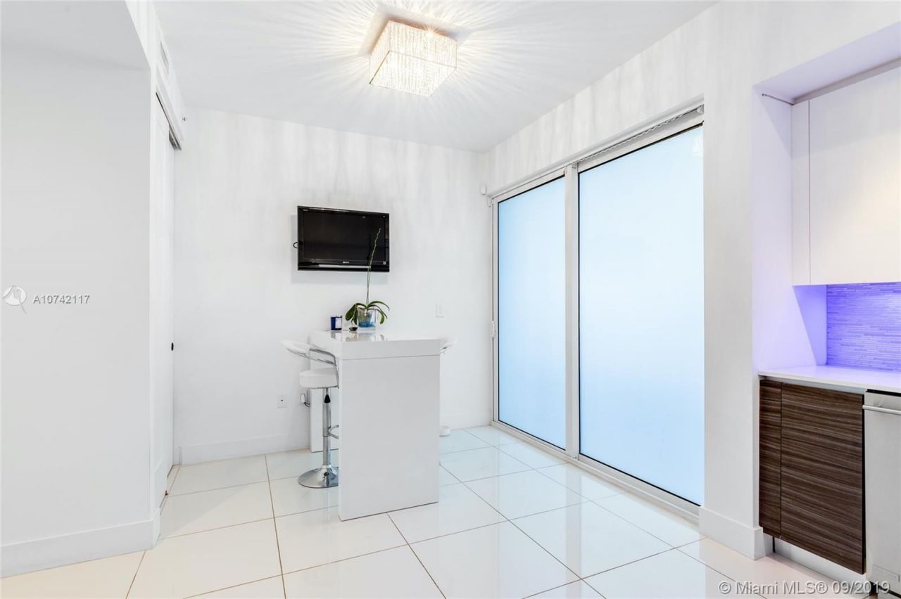 Casa adosada en Miami, Estados Unidos, 235 m² - imagen 14