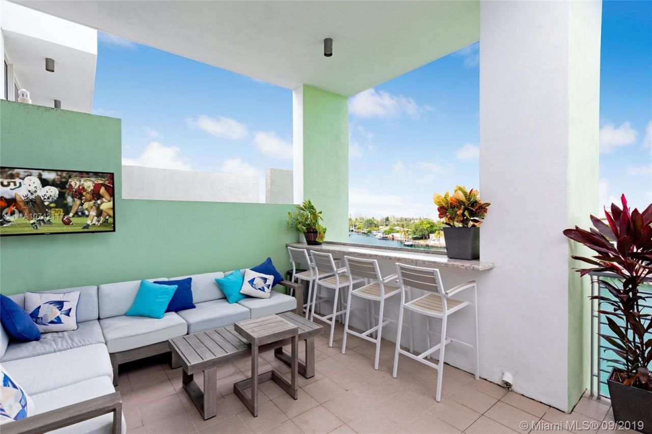 Casa adosada en Miami, Estados Unidos, 235 m² - imagen 4