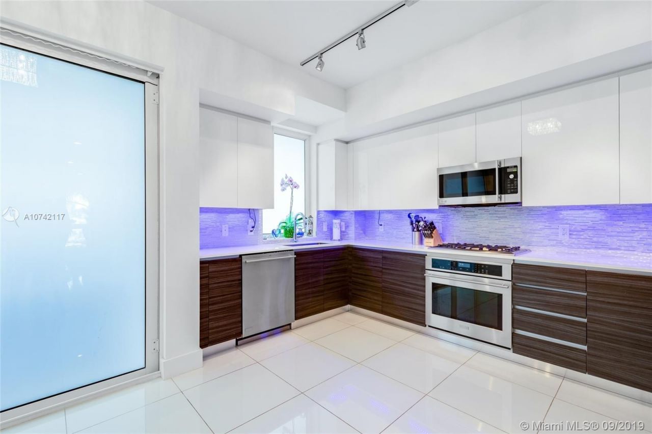 Casa adosada en Miami, Estados Unidos, 235 m² - imagen 15